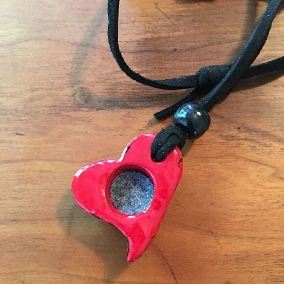 Hand made Clay Heart pendant with essential oil - Picture 2 of 6